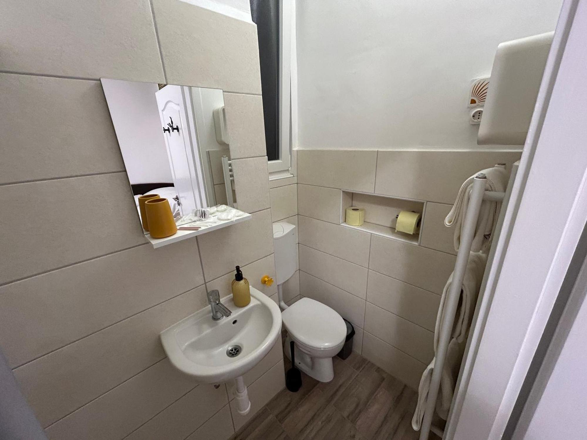 Central Boulevard Apartman บูดาเปสต์ ภายนอก รูปภาพ